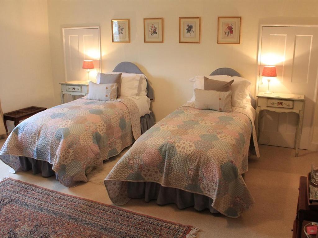 Church Farmhouse B & B Kennett Bagian luar foto