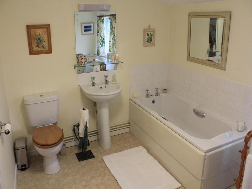 Church Farmhouse B & B Kennett Ruang foto